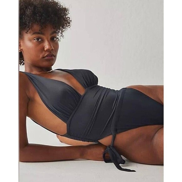 Free People We Are HAH Cut To The Chase 1 PC Bodysuit Swimsuit Size S Noir Black - Picture 1 of 7